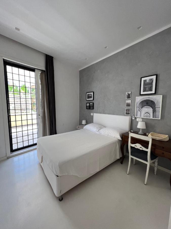 Rome, Beautiful Apartment In A Vintage Building Лидо-ди-Остия Экстерьер фото