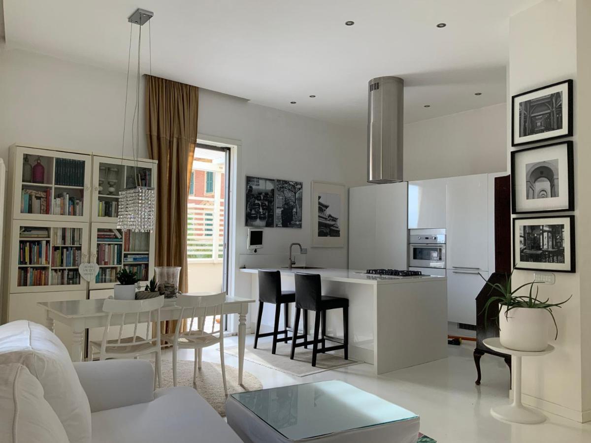 Rome, Beautiful Apartment In A Vintage Building Лидо-ди-Остия Экстерьер фото